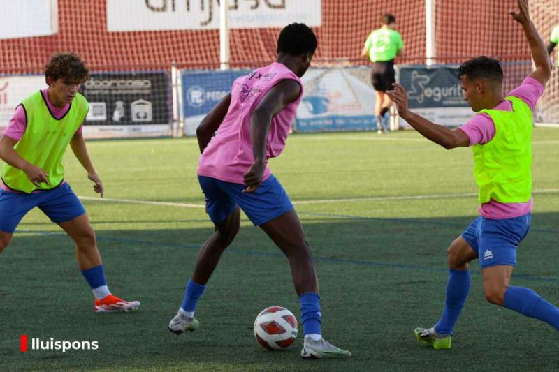 Primera FFCV: El CD Jávea mantiene el bloque y renueva la ilusión para luchar por el ascenso Primera FFCV: El CD Jávea mantiene el bloque y renueva la ilusión para luchar por el ascenso