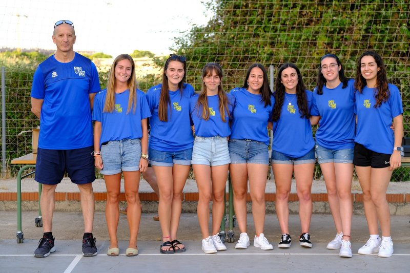 El Dénia Bàsquet despide la temporada y homenajea a dos jugadoras y un jugador que ya no siguen en el club El Dénia Bàsquet despide la temporada y homenajea a dos jugadoras y un jugador que ya no siguen en el club