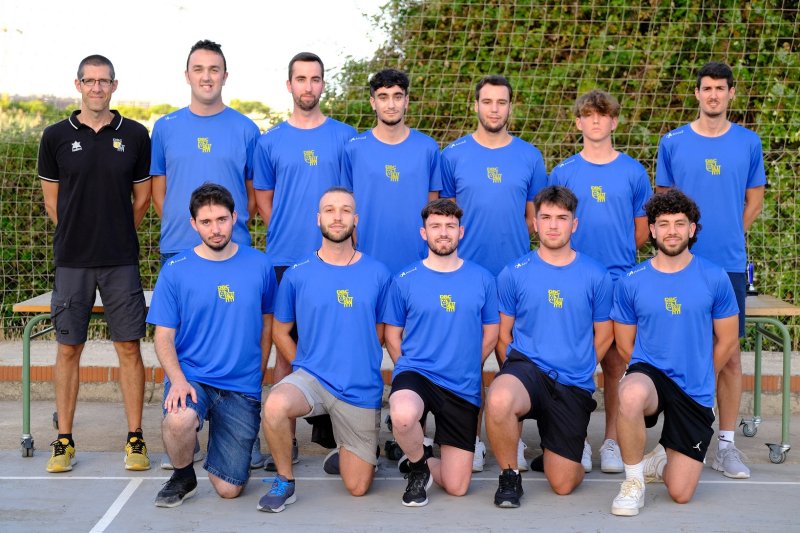 El Dénia Bàsquet despide la temporada y homenajea a dos jugadoras y un jugador que ya no siguen en el club El Dénia Bàsquet despide la temporada y homenajea a dos jugadoras y un jugador que ya no siguen en el club