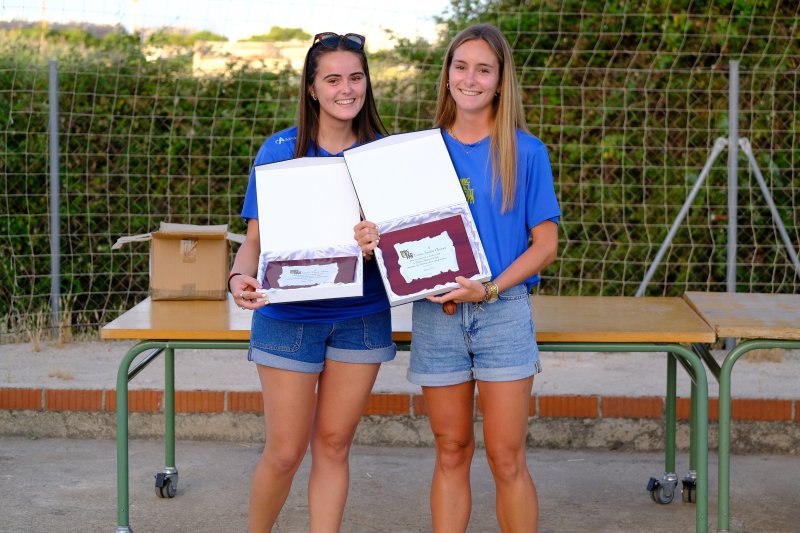 El Dénia Bàsquet despide la temporada y homenajea a dos jugadoras y un jugador que ya no siguen en el club El Dénia Bàsquet despide la temporada y homenajea a dos jugadoras y un jugador que ya no siguen en el club