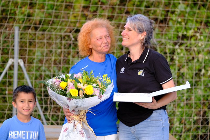 El Dénia Bàsquet despide la temporada y homenajea a dos jugadoras y un jugador que ya no siguen en el club El Dénia Bàsquet despide la temporada y homenajea a dos jugadoras y un jugador que ya no siguen en el club