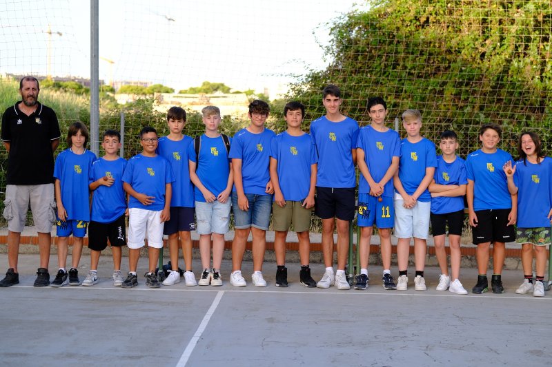 El Dénia Bàsquet despide la temporada y homenajea a dos jugadoras y un jugador que ya no siguen en el club El Dénia Bàsquet despide la temporada y homenajea a dos jugadoras y un jugador que ya no siguen en el club