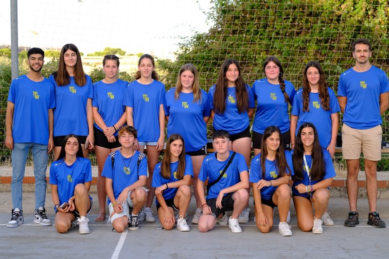 El Dénia Bàsquet despide la temporada y homenajea a dos jugadoras y un jugador que ya no siguen en el club El Dénia Bàsquet despide la temporada y homenajea a dos jugadoras y un jugador que ya no siguen en el club