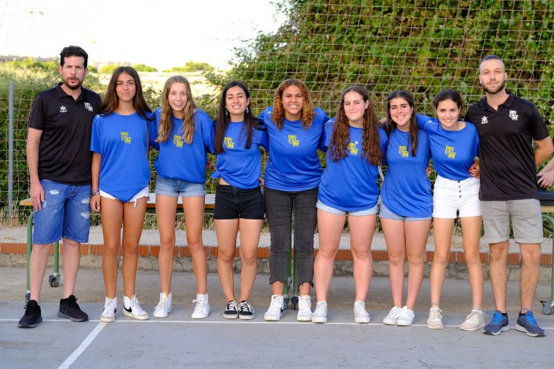 El Dénia Bàsquet despide la temporada y homenajea a dos jugadoras y un jugador que ya no siguen en el club El Dénia Bàsquet despide la temporada y homenajea a dos jugadoras y un jugador que ya no siguen en el club