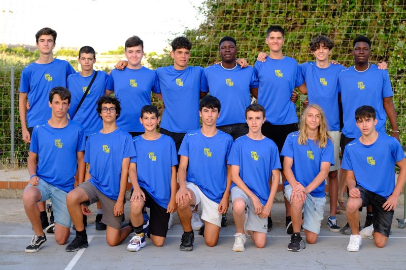 El Dénia Bàsquet despide la temporada y homenajea a dos jugadoras y un jugador que ya no siguen en el club El Dénia Bàsquet despide la temporada y homenajea a dos jugadoras y un jugador que ya no siguen en el club