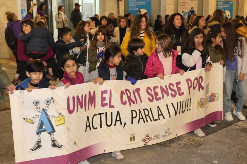 La manifestació del 8M de Pedreguer clama pels drets de les dones de tot el món i contra el capitalisme patriarcal La manifestació del 8M de Pedreguer clama pels drets de les dones de tot el món i contra el capitalisme patriarcal