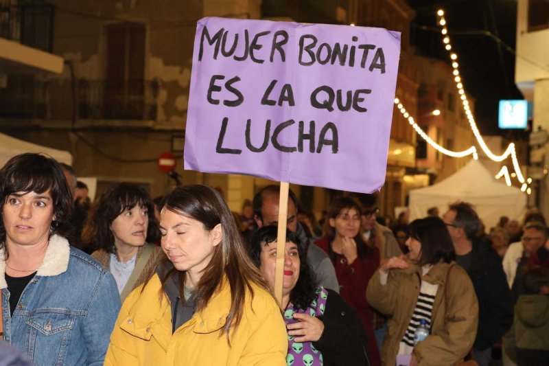 La manifestació del 8M de Pedreguer clama pels drets de les dones de tot el món i contra el capitalisme patriarcal La manifestació del 8M de Pedreguer clama pels drets de les dones de tot el món i contra el capitalisme patriarcal
