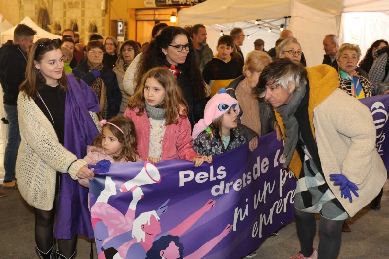La manifestació del 8M de Pedreguer clama pels drets de les dones de tot el món i contra el capitalisme patriarcal La manifestació del 8M de Pedreguer clama pels drets de les dones de tot el món i contra el capitalisme patriarcal