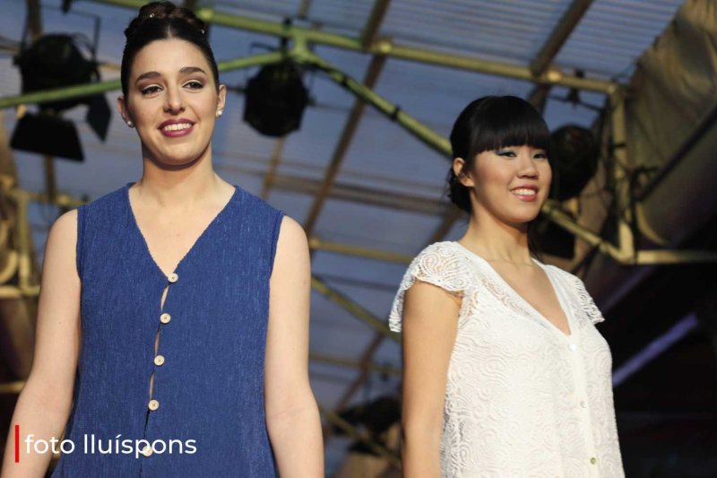 La gran desfilada del Comerç de Pedreguer va més enllà de la moda i complements i innova amb altres sectors La gran desfilada del Comerç de Pedreguer va més enllà de la moda i complements i innova amb altres sectors