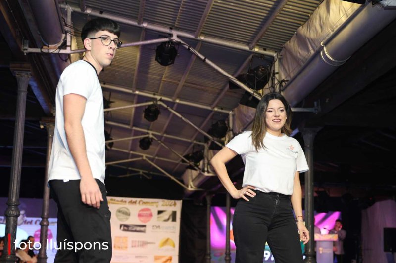 La gran desfilada del Comerç de Pedreguer va més enllà de la moda i complements i innova amb altres sectors La gran desfilada del Comerç de Pedreguer va més enllà de la moda i complements i innova amb altres sectors