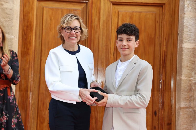 Les representants de Fogueres de Xàbia ja tenen les bandes Les representants de Fogueres de Xàbia ja tenen les bandes