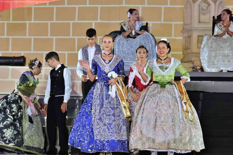 GALERIA DE FOTOS de la proclamació d’Àngela Tachó com a regina de les Fogueres 2024 de Xàbia GALERIA DE FOTOS de la proclamació d’Àngela Tachó com a regina de les Fogueres 2024 de Xàbia