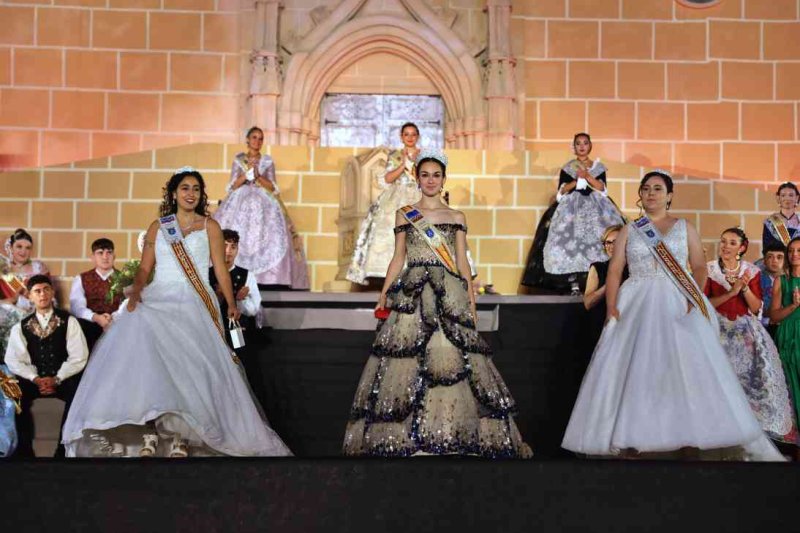 GALERIA DE FOTOS de la proclamació d’Àngela Tachó com a regina de les Fogueres 2024 de Xàbia GALERIA DE FOTOS de la proclamació d’Àngela Tachó com a regina de les Fogueres 2024 de Xàbia