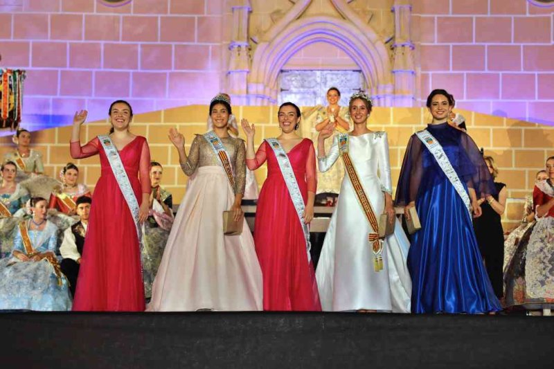 GALERIA DE FOTOS de la proclamació d’Àngela Tachó com a regina de les Fogueres 2024 de Xàbia GALERIA DE FOTOS de la proclamació d’Àngela Tachó com a regina de les Fogueres 2024 de Xàbia