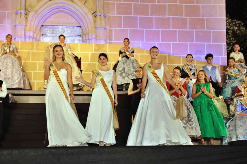 GALERIA DE FOTOS de la proclamació d’Àngela Tachó com a regina de les Fogueres 2024 de Xàbia GALERIA DE FOTOS de la proclamació d’Àngela Tachó com a regina de les Fogueres 2024 de Xàbia