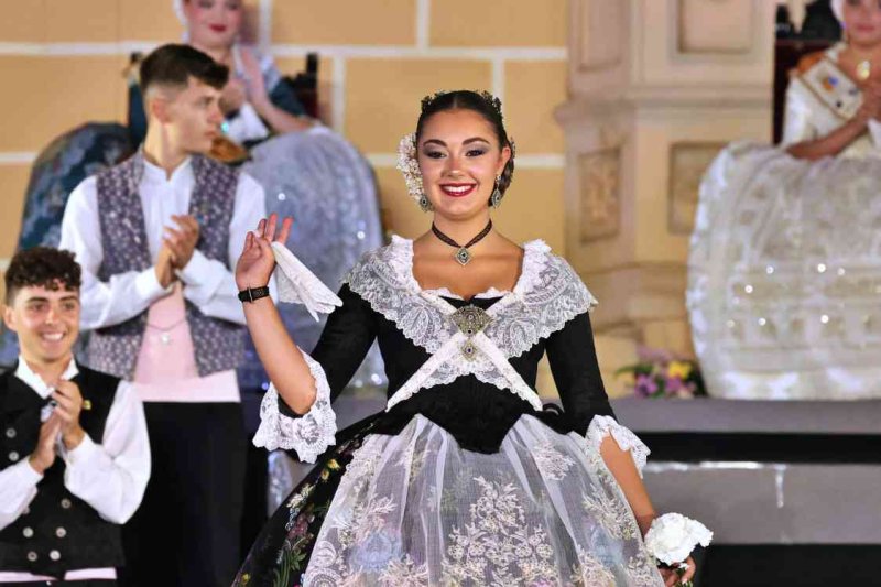 GALERIA DE FOTOS de la proclamació d’Àngela Tachó com a regina de les Fogueres 2024 de Xàbia GALERIA DE FOTOS de la proclamació d’Àngela Tachó com a regina de les Fogueres 2024 de Xàbia