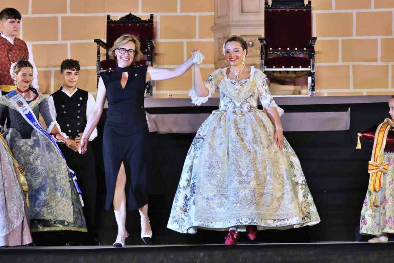 GALERIA DE FOTOS de la proclamació d’Àngela Tachó com a regina de les Fogueres 2024 de Xàbia GALERIA DE FOTOS de la proclamació d’Àngela Tachó com a regina de les Fogueres 2024 de Xàbia