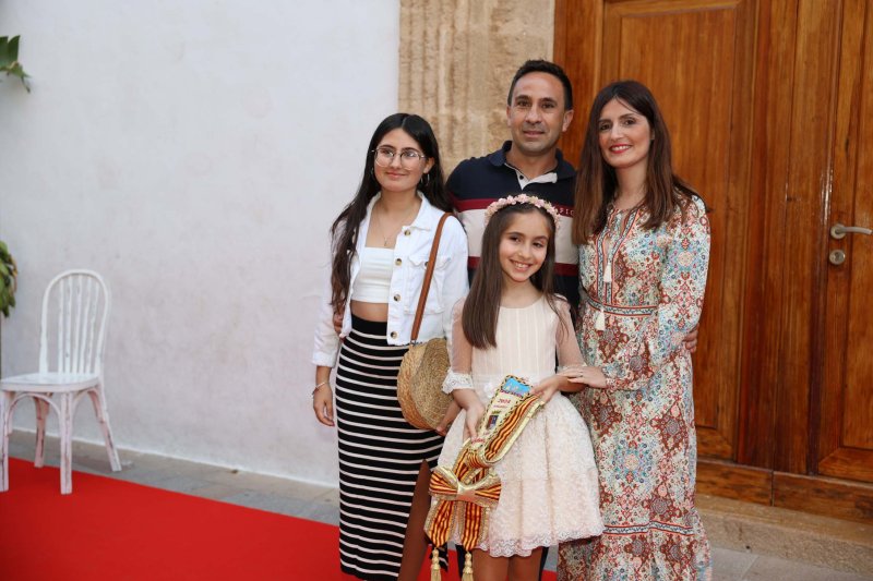 Les representants de Fogueres de Xàbia ja tenen les bandes Les representants de Fogueres de Xàbia ja tenen les bandes