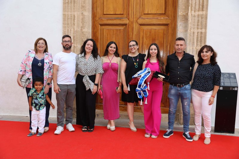 Les representants de Fogueres de Xàbia ja tenen les bandes Les representants de Fogueres de Xàbia ja tenen les bandes