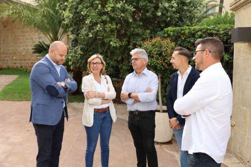 Nuria Montes, en la inauguración de las jornadas sobre turismo y deporte en Xàbia: “Se trata de un producto tremendamente atractivo y que desestacionaliza” Nuria Montes, en la inauguración de las jornadas sobre turismo y deporte en Xàbia: “Se trata de un producto tremendamente atractivo y que desestacionaliza”