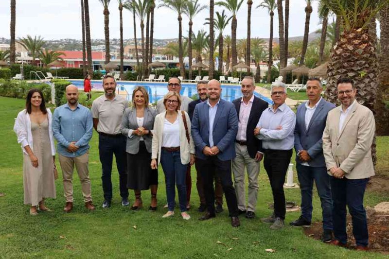 Nuria Montes, en la inauguración de las jornadas sobre turismo y deporte en Xàbia: “Se trata de un producto tremendamente atractivo y que desestacionaliza” Nuria Montes, en la inauguración de las jornadas sobre turismo y deporte en Xàbia: “Se trata de un producto tremendamente atractivo y que desestacionaliza”