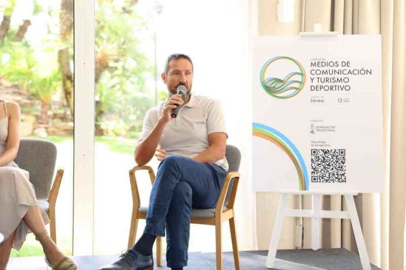 Nuria Montes, en la inauguración de las jornadas sobre turismo y deporte en Xàbia: “Se trata de un producto tremendamente atractivo y que desestacionaliza” Nuria Montes, en la inauguración de las jornadas sobre turismo y deporte en Xàbia: “Se trata de un producto tremendamente atractivo y que desestacionaliza”