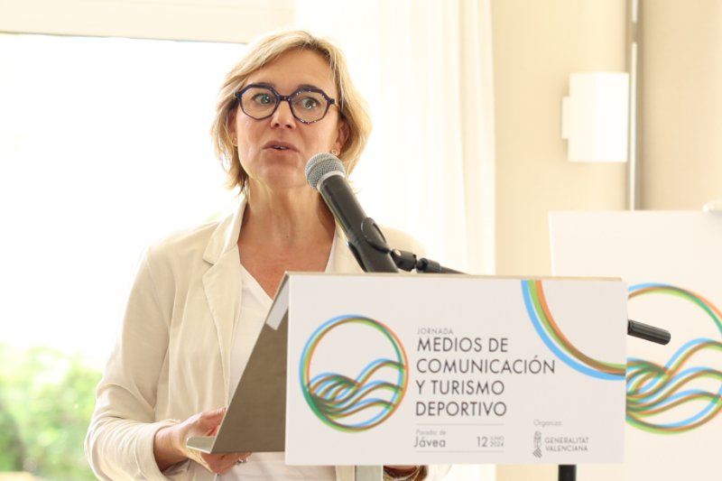 Nuria Montes, en la inauguración de las jornadas sobre turismo y deporte en Xàbia: “Se trata de un producto tremendamente atractivo y que desestacionaliza” Nuria Montes, en la inauguración de las jornadas sobre turismo y deporte en Xàbia: “Se trata de un producto tremendamente atractivo y que desestacionaliza”