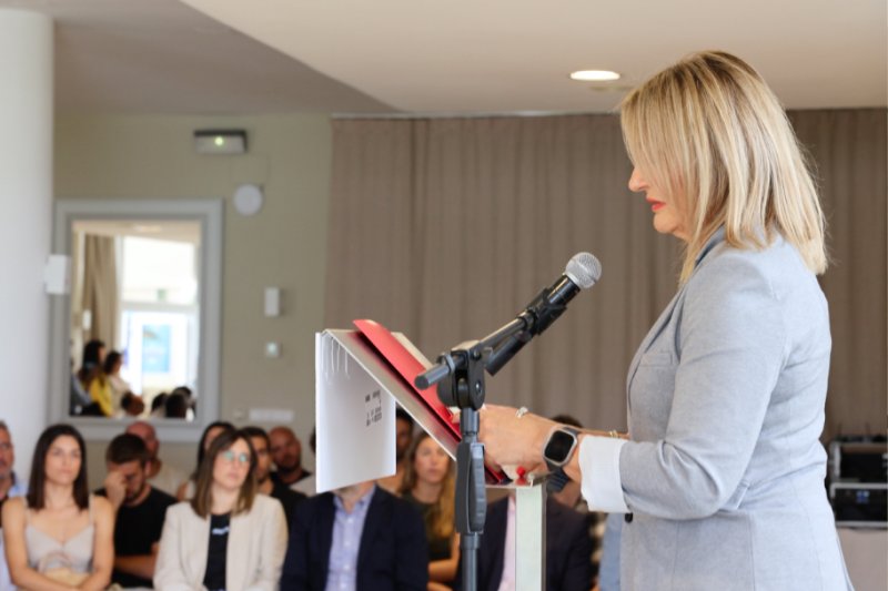 Nuria Montes, en la inauguración de las jornadas sobre turismo y deporte en Xàbia: “Se trata de un producto tremendamente atractivo y que desestacionaliza” Nuria Montes, en la inauguración de las jornadas sobre turismo y deporte en Xàbia: “Se trata de un producto tremendamente atractivo y que desestacionaliza”