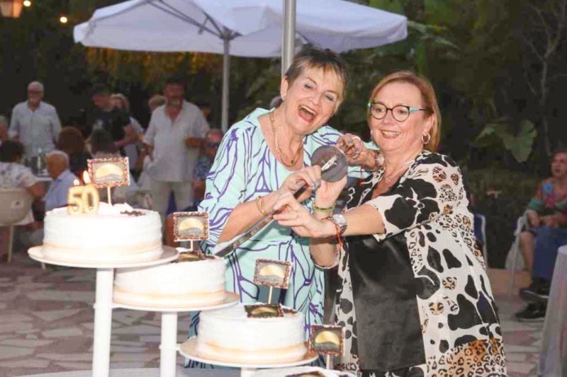 GALERIA de FOTOS de la festa dels 50 anys del Restaurant LOS ARCOS de PEDREGUER GALERIA de FOTOS de la festa dels 50 anys del Restaurant LOS ARCOS de PEDREGUER