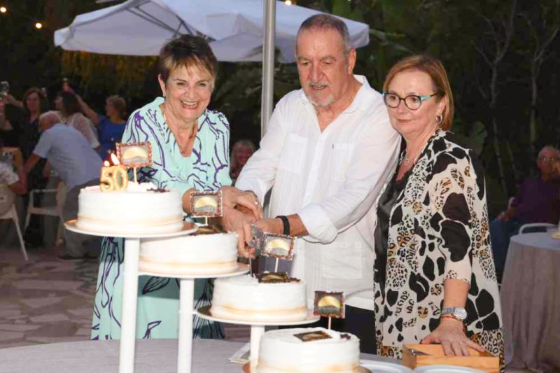 GALERIA de FOTOS de la festa dels 50 anys del Restaurant LOS ARCOS de PEDREGUER GALERIA de FOTOS de la festa dels 50 anys del Restaurant LOS ARCOS de PEDREGUER