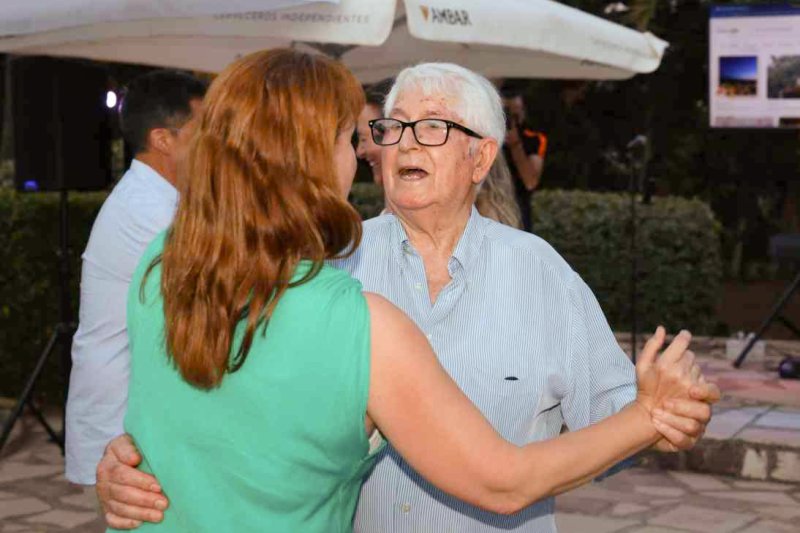 GALERIA de FOTOS de la festa dels 50 anys del Restaurant LOS ARCOS de PEDREGUER GALERIA de FOTOS de la festa dels 50 anys del Restaurant LOS ARCOS de PEDREGUER