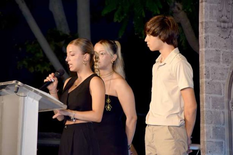 La filà Baharis de Xàbia inicia su Capitanía con una presentación cargada de emotividad y colorido La filà Baharis de Xàbia inicia su Capitanía con una presentación cargada de emotividad y colorido