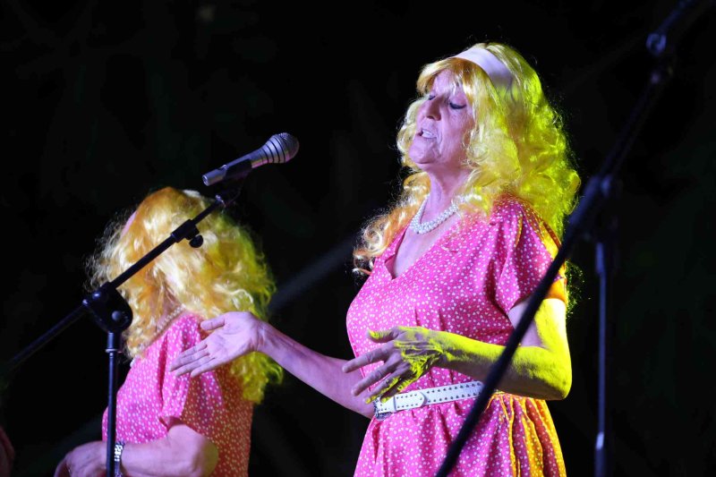 GALERIA de FOTOS de l’espectacular MUSICAL de les FESTES de DUANES de XÀBIA GALERIA de FOTOS de l’espectacular MUSICAL de les FESTES de DUANES de XÀBIA