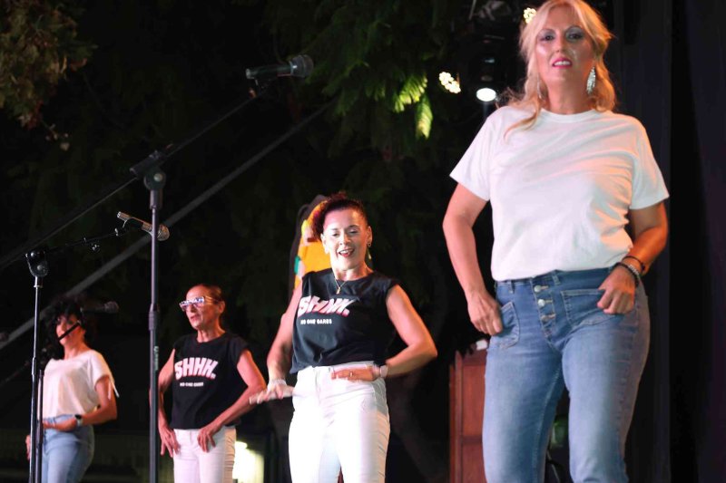 GALERIA de FOTOS de l’espectacular MUSICAL de les FESTES de DUANES de XÀBIA GALERIA de FOTOS de l’espectacular MUSICAL de les FESTES de DUANES de XÀBIA