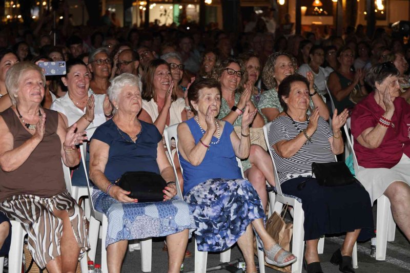 GALERIA de FOTOS de l’espectacular MUSICAL de les FESTES de DUANES de XÀBIA GALERIA de FOTOS de l’espectacular MUSICAL de les FESTES de DUANES de XÀBIA