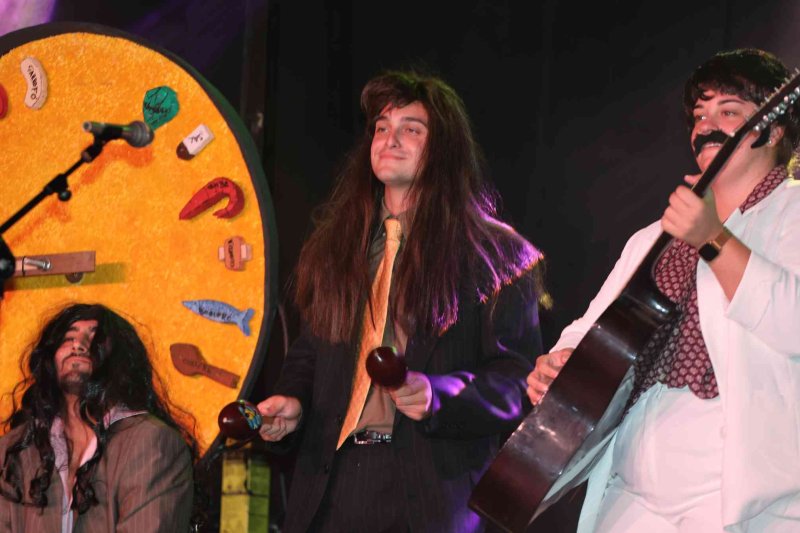 GALERIA de FOTOS de l’espectacular MUSICAL de les FESTES de DUANES de XÀBIA GALERIA de FOTOS de l’espectacular MUSICAL de les FESTES de DUANES de XÀBIA