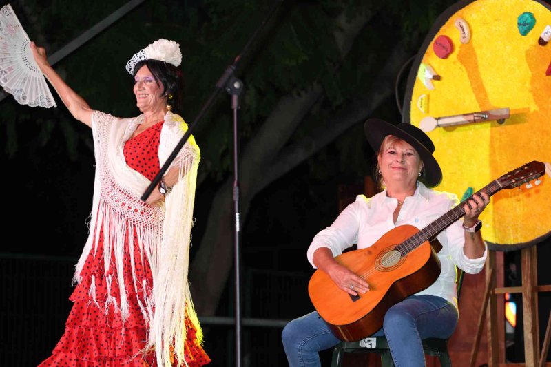 GALERIA de FOTOS de l’espectacular MUSICAL de les FESTES de DUANES de XÀBIA GALERIA de FOTOS de l’espectacular MUSICAL de les FESTES de DUANES de XÀBIA