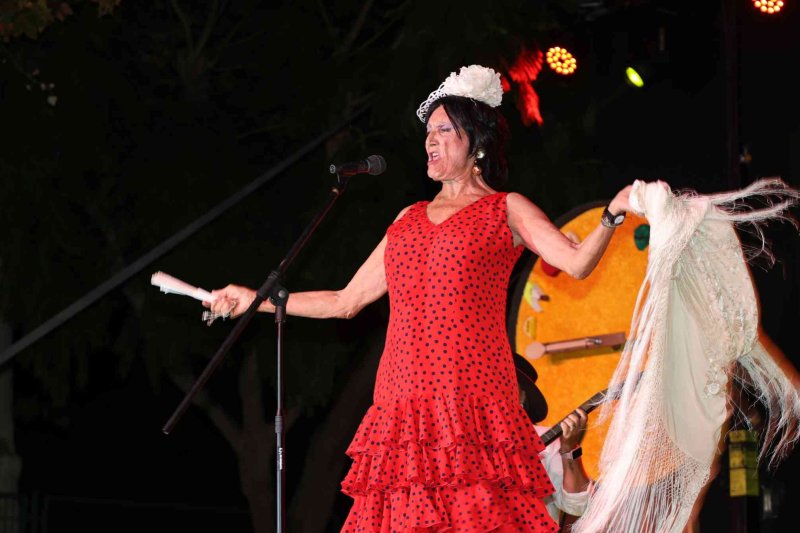 GALERIA de FOTOS de l’espectacular MUSICAL de les FESTES de DUANES de XÀBIA GALERIA de FOTOS de l’espectacular MUSICAL de les FESTES de DUANES de XÀBIA