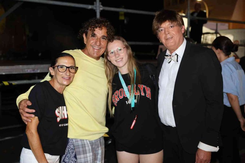 GALERIA de FOTOS de l’espectacular MUSICAL de les FESTES de DUANES de XÀBIA GALERIA de FOTOS de l’espectacular MUSICAL de les FESTES de DUANES de XÀBIA