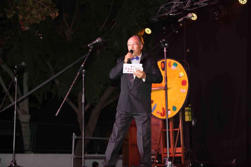 GALERIA de FOTOS de l’espectacular MUSICAL de les FESTES de DUANES de XÀBIA GALERIA de FOTOS de l’espectacular MUSICAL de les FESTES de DUANES de XÀBIA