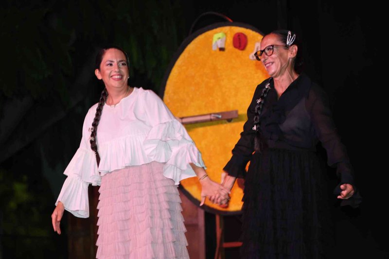 GALERIA de FOTOS de l’espectacular MUSICAL de les FESTES de DUANES de XÀBIA GALERIA de FOTOS de l’espectacular MUSICAL de les FESTES de DUANES de XÀBIA