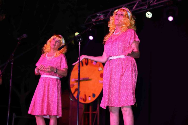 GALERIA de FOTOS de l’espectacular MUSICAL de les FESTES de DUANES de XÀBIA GALERIA de FOTOS de l’espectacular MUSICAL de les FESTES de DUANES de XÀBIA