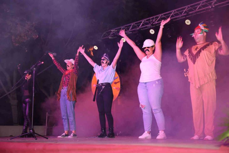 GALERIA de FOTOS de l’espectacular MUSICAL de les FESTES de DUANES de XÀBIA GALERIA de FOTOS de l’espectacular MUSICAL de les FESTES de DUANES de XÀBIA