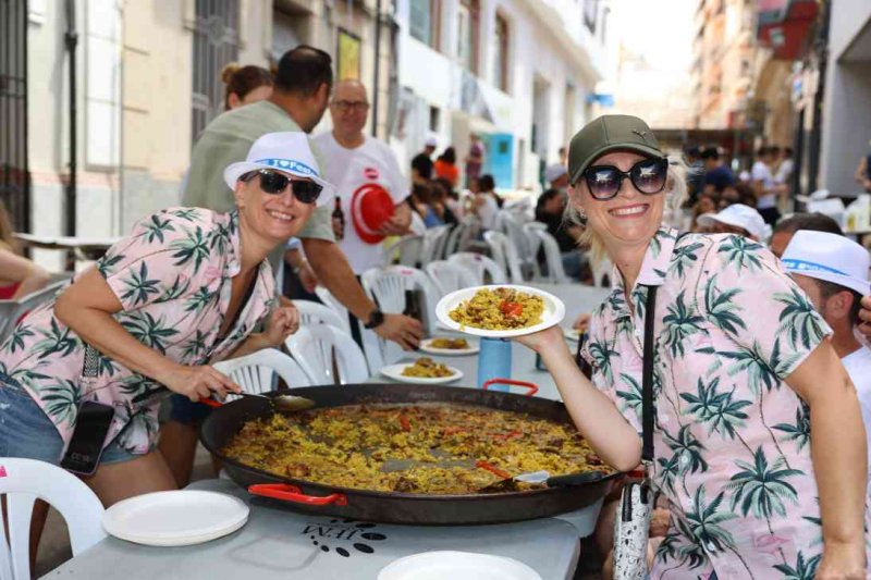 GALERIA de FOTOS d’una INHUMANA vesprada de PAELLES de les FESTES de JULIOL de PEDREGUER GALERIA de FOTOS d’una INHUMANA vesprada de PAELLES de les FESTES de JULIOL de PEDREGUER