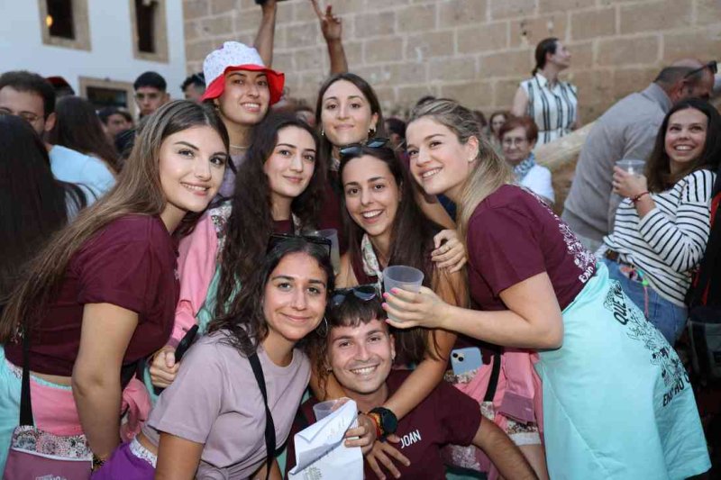 GALERIA DE FOTOS del PREGÓ DE FOGUERES de XÀBIA:  La festa esclata a “cabassaes” GALERIA DE FOTOS del PREGÓ DE FOGUERES de XÀBIA:  La festa esclata a “cabassaes”