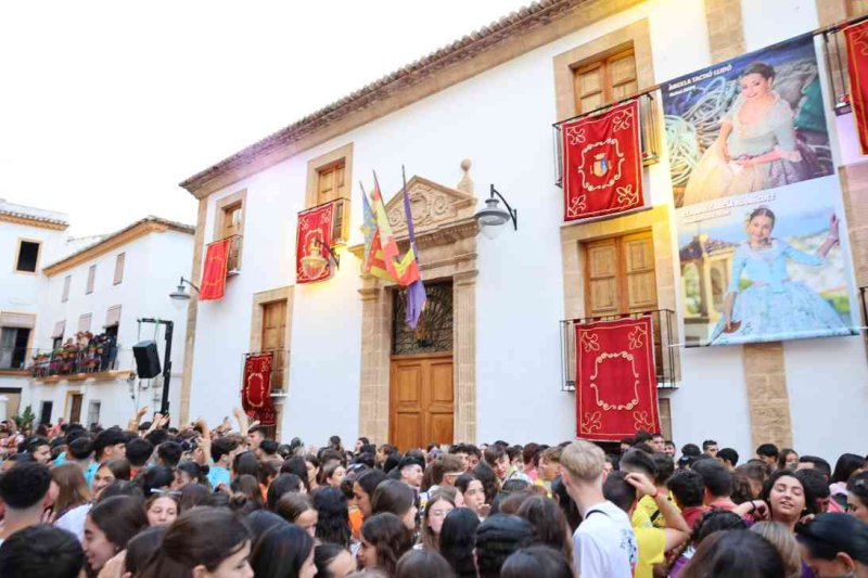 GALERIA DE FOTOS del PREGÓ DE FOGUERES de XÀBIA:  La festa esclata a “cabassaes” GALERIA DE FOTOS del PREGÓ DE FOGUERES de XÀBIA:  La festa esclata a “cabassaes”