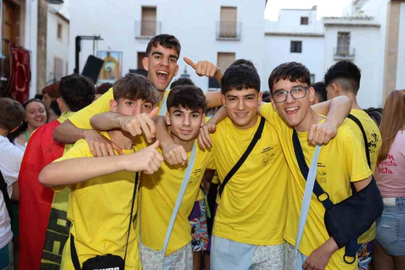 GALERIA DE FOTOS del PREGÓ DE FOGUERES de XÀBIA:  La festa esclata a “cabassaes” GALERIA DE FOTOS del PREGÓ DE FOGUERES de XÀBIA:  La festa esclata a “cabassaes”