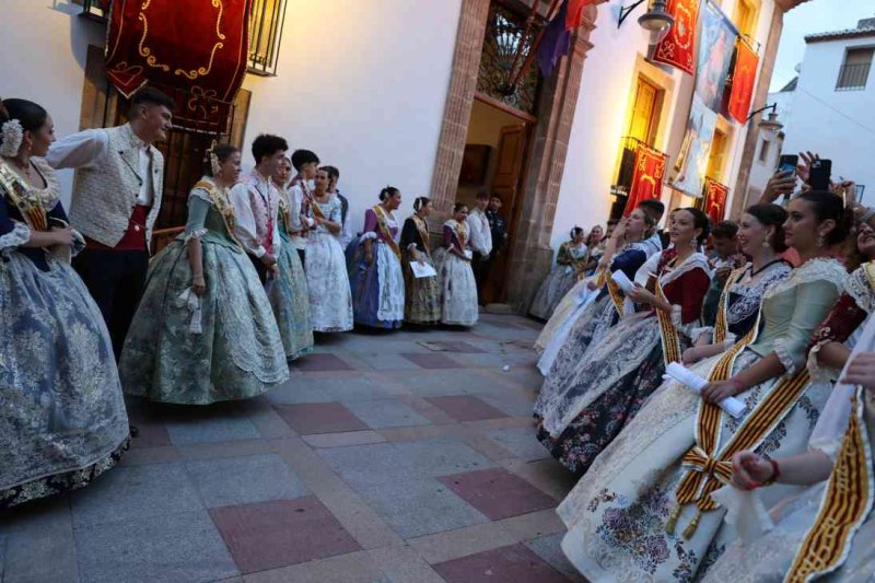 GALERIA DE FOTOS del PREGÓ DE FOGUERES de XÀBIA:  La festa esclata a “cabassaes” GALERIA DE FOTOS del PREGÓ DE FOGUERES de XÀBIA:  La festa esclata a “cabassaes”