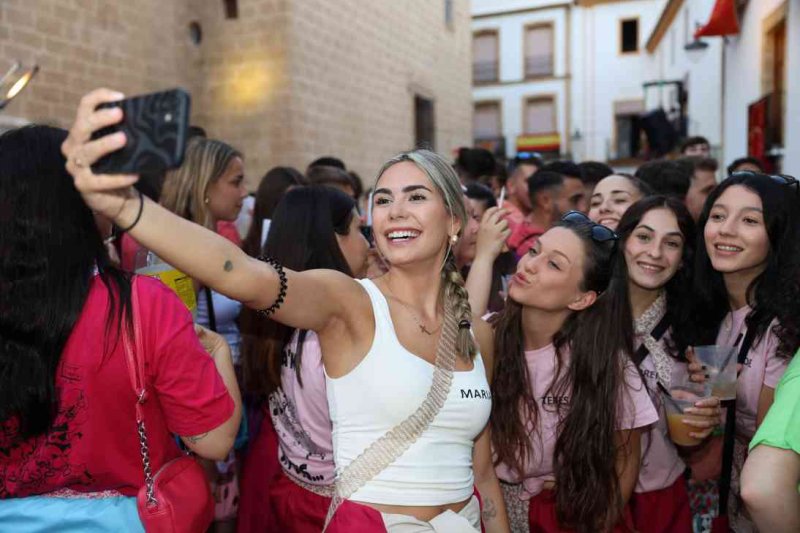 GALERIA DE FOTOS del PREGÓ DE FOGUERES de XÀBIA:  La festa esclata a “cabassaes” GALERIA DE FOTOS del PREGÓ DE FOGUERES de XÀBIA:  La festa esclata a “cabassaes”