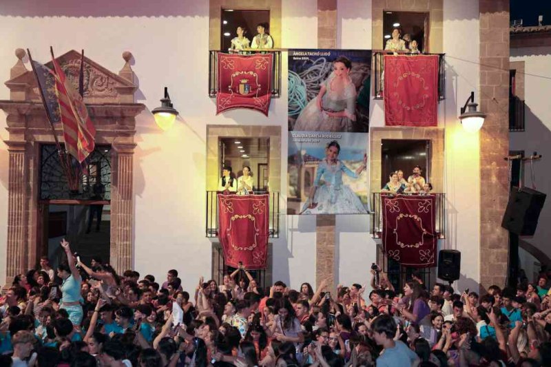 GALERIA DE FOTOS del PREGÓ DE FOGUERES de XÀBIA:  La festa esclata a “cabassaes” GALERIA DE FOTOS del PREGÓ DE FOGUERES de XÀBIA:  La festa esclata a “cabassaes”